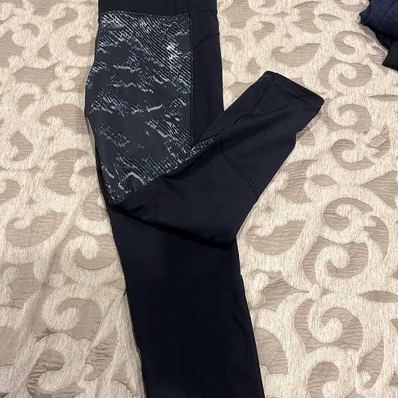 Black under armor - Picture 3 of 5